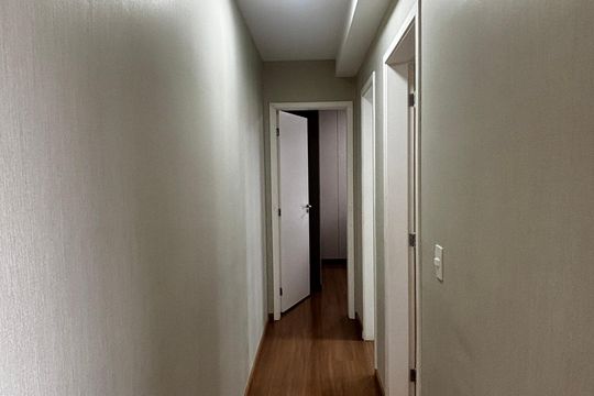 Corredor de apartamento à venda com 2 quartos, 56m² em Jardim Cristiane, Santo André