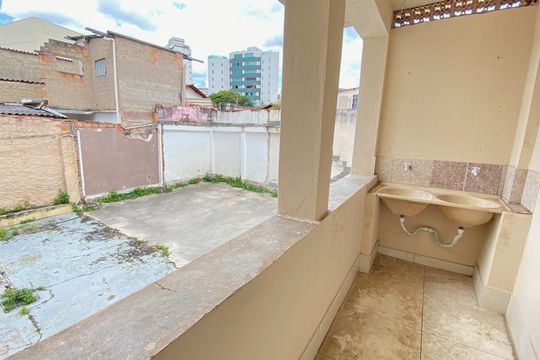 Varanda de casa à venda com 3 quartos, 137m² em Santa Ines, Belo Horizonte
