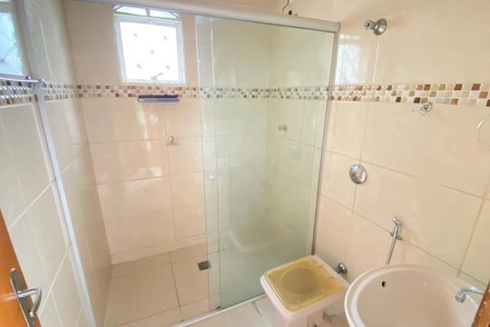 Banheiro de casa à venda com 3 quartos, 137m² em Santa Ines, Belo Horizonte