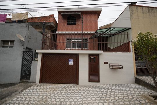 Fachada de casa à venda com 3 quartos, 199m² em Vila Curuçá, Santo André