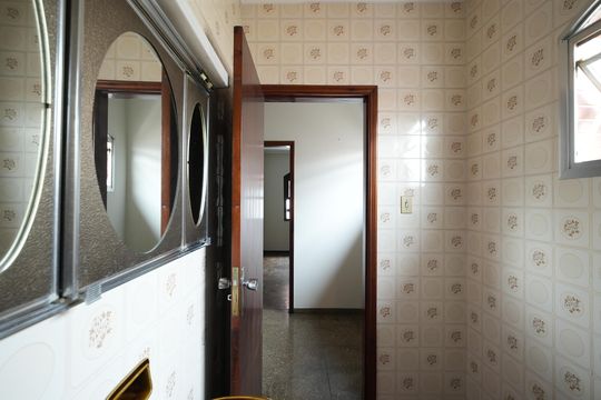 Banheiro Social  de casa à venda com 3 quartos, 199m² em Vila Curuçá, Santo André