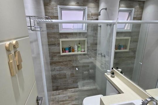 Banheiro de apartamento à venda com 3 quartos, 70m² em Vila Santa Teresa, Santo André