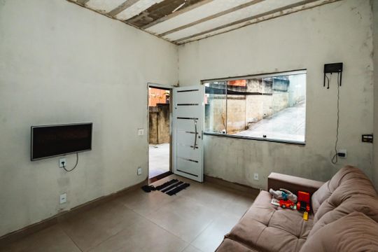 Casa à venda com 3 quartos, 160m² em Floramar, Belo Horizonte