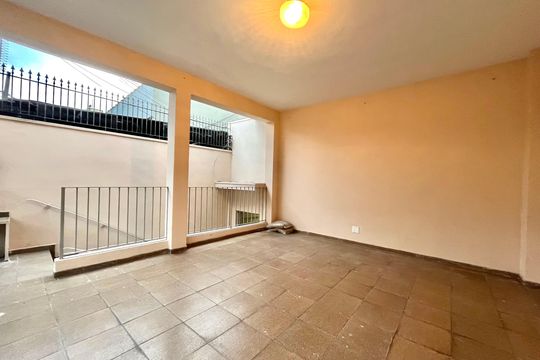 Garagem de casa à venda com 3 quartos, 100m² em Vila Fachini, São Paulo