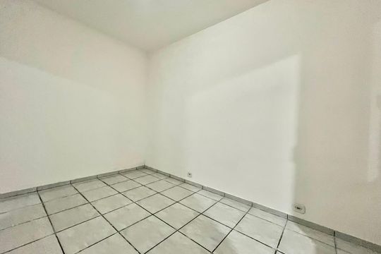 Quarto  de casa à venda com 3 quartos, 100m² em Vila Fachini, São Paulo