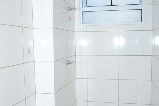 Banheiro de apartamento para alugar com 2 quartos, 44m² em São Gabriel, Belo Horizonte