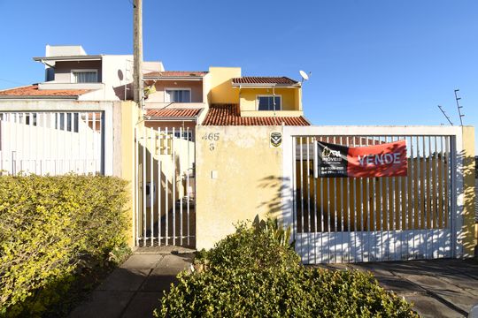 Fachada de casa à venda com 2 quartos, 112m² em Abranches, Curitiba