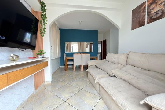 Sala de casa à venda com 3 quartos, 90m² em Jaqueline, Belo Horizonte