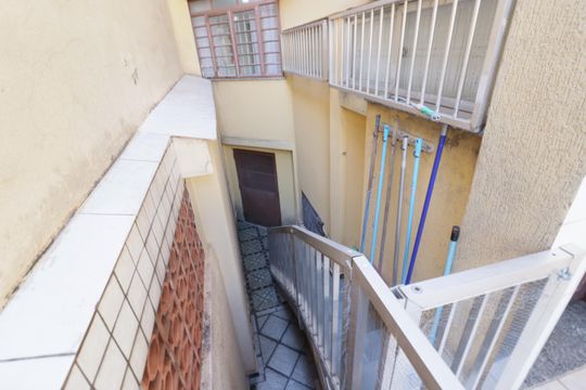 Porão de casa à venda com 2 quartos, 200m² em Pestana, Osasco