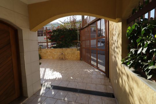 Garagem de casa à venda com 2 quartos, 200m² em Pestana, Osasco