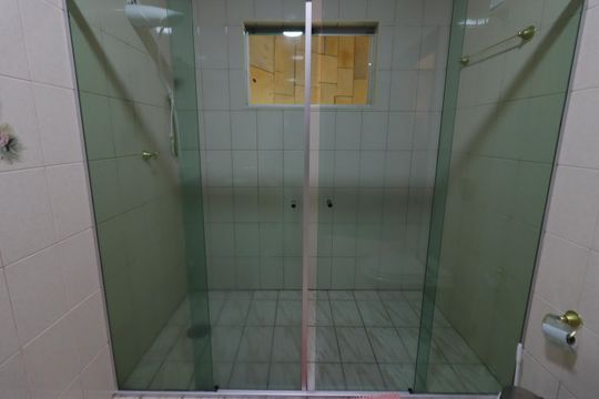 Banheiro 2 de casa à venda com 2 quartos, 200m² em Pestana, Osasco