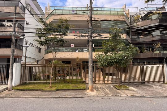 Fachada de apartamento para alugar com 3 quartos, 330m² em Recreio dos Bandeirantes, Rio de Janeiro