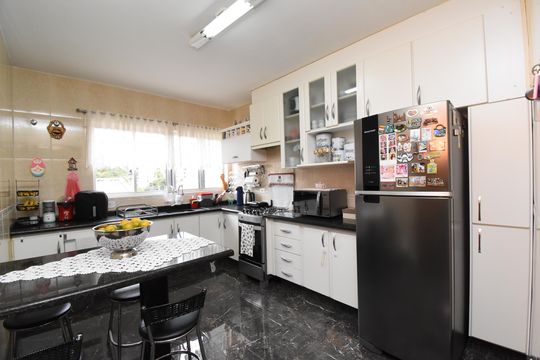 Cozinha de casa à venda com 3 quartos, 200m² em Boa Vista, Curitiba