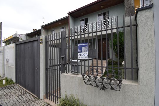 Placa de casa à venda com 3 quartos, 200m² em Boa Vista, Curitiba