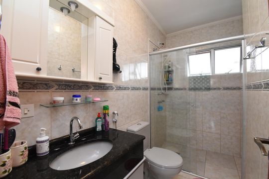 Banheiro da Suíte de casa à venda com 3 quartos, 200m² em Boa Vista, Curitiba