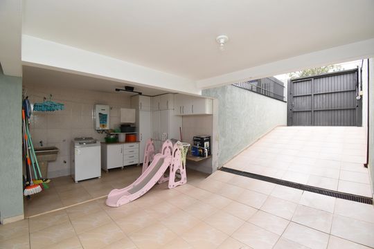 Área de Serviço de casa à venda com 3 quartos, 200m² em Boa Vista, Curitiba