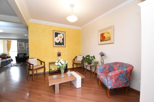 Sala de casa à venda com 3 quartos, 200m² em Boa Vista, Curitiba