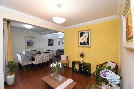 Sala de casa à venda com 3 quartos, 200m² em Boa Vista, Curitiba