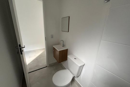Banheiro  de apartamento à venda com 2 quartos, 38m² em Cidade Antônio Estêvão de Carvalho, São Paulo