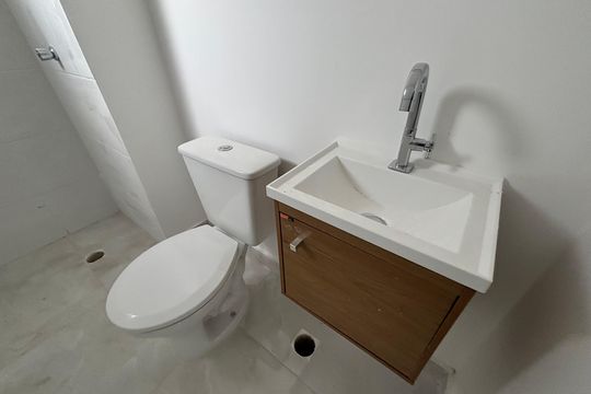 Banheiro de apartamento à venda com 2 quartos, 38m² em Cidade Antônio Estêvão de Carvalho, São Paulo