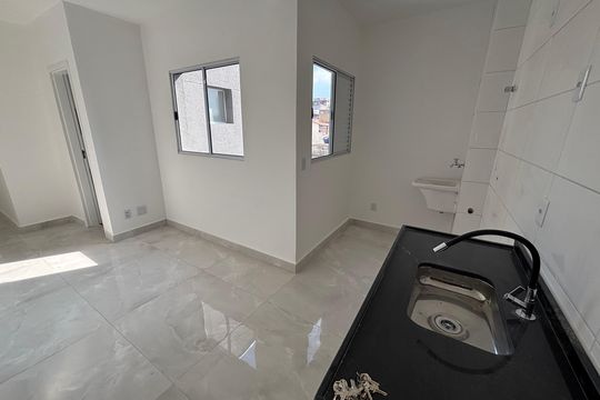 Sala/cozinha de apartamento para alugar com 1 quarto, 30m² em Cidade Antônio Estêvão de Carvalho, São Paulo
