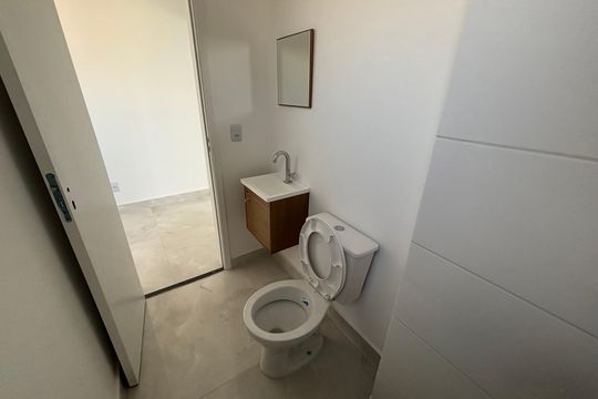 Banheiro  de apartamento para alugar com 1 quarto, 30m² em Cidade Antônio Estêvão de Carvalho, São Paulo