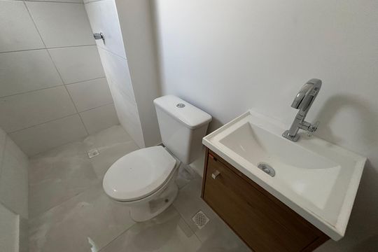 Banheiro de apartamento à venda com 2 quartos, 38m² em Cidade Antônio Estêvão de Carvalho, São Paulo