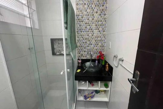 Banheiro de casa para alugar com 2 quartos, 115m² em Rincão Mimoso, Maricá