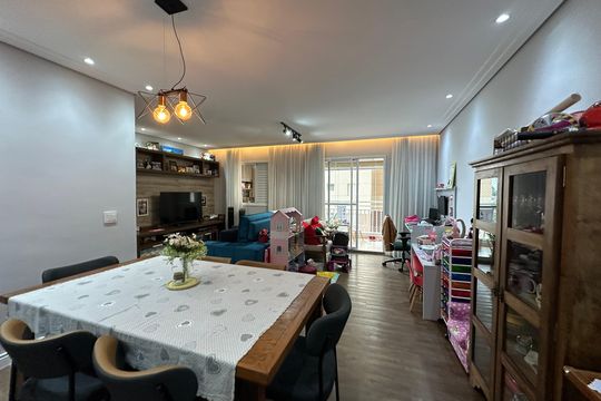 Sala de apartamento à venda com 3 quartos, 105m² em Jardim Tupanci, Barueri
