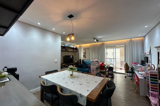 Sala de apartamento à venda com 3 quartos, 105m² em Jardim Tupanci, Barueri