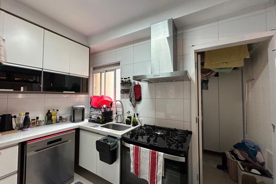 Cozinha de apartamento à venda com 3 quartos, 105m² em Jardim Tupanci, Barueri