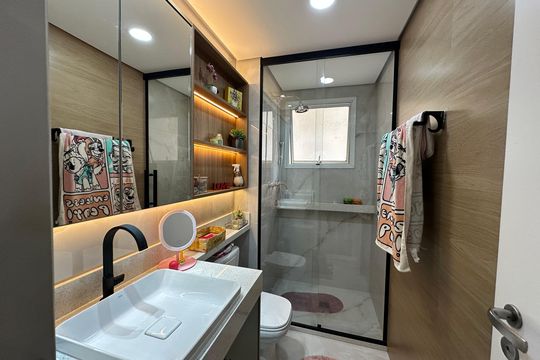 Banheiro Social de apartamento à venda com 3 quartos, 105m² em Jardim Tupanci, Barueri