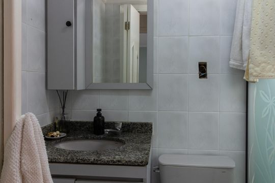 Banheiro de apartamento para alugar com 2 quartos, 70m² em Vila Rosalia, Guarulhos