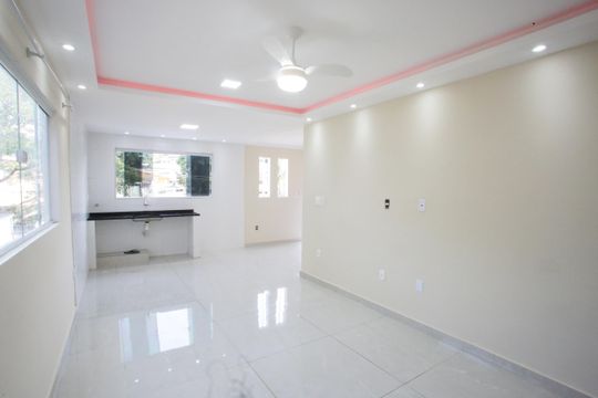 Sala de casa para alugar com 2 quartos, 130m² em Pechincha, Rio de Janeiro