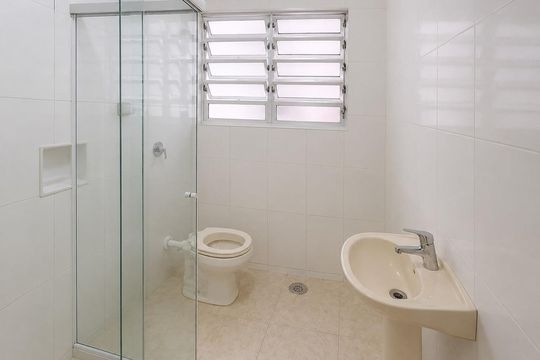 Banheiro de apartamento para alugar com 2 quartos, 65m² em Olaria, Canoas