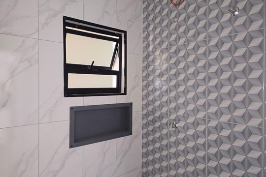 Banheiro Social de kitnet/studio para alugar com 1 quarto, 24m² em Jardim Presidente Dutra, Guarulhos
