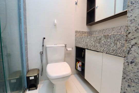 Banheiro de kitnet/studio para alugar com 1 quarto, 22m² em Stella Maris, Salvador