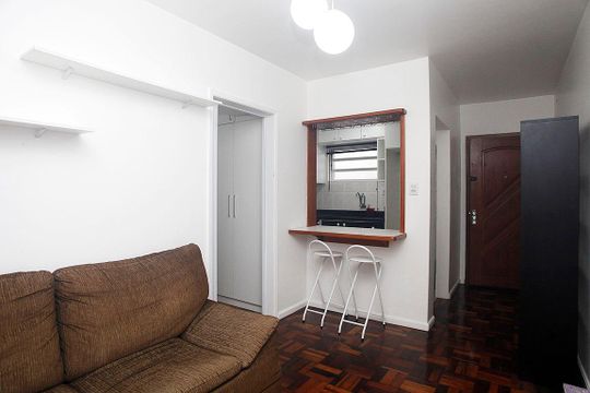 Sala de apartamento à venda com 1 quarto, 32m² em Petrópolis, Porto Alegre
