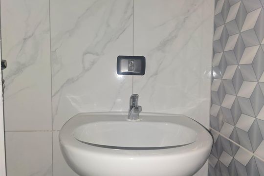 Banheiro Social de kitnet/studio para alugar com 2 quartos, 37m² em Jardim Presidente Dutra, Guarulhos