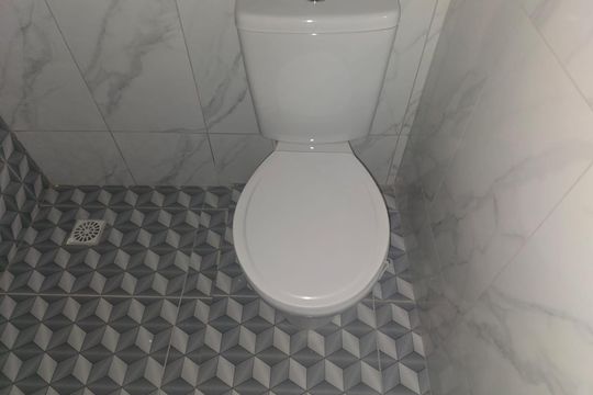 Banheiro Social de kitnet/studio para alugar com 2 quartos, 37m² em Jardim Presidente Dutra, Guarulhos