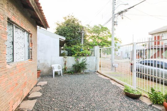 Área externa de casa à venda com 2 quartos, 36m² em Mato Grande, Canoas