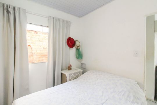 Quarto 2 de casa à venda com 2 quartos, 36m² em Mato Grande, Canoas
