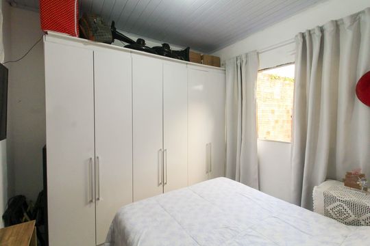 Quarto 2 de casa à venda com 2 quartos, 36m² em Mato Grande, Canoas