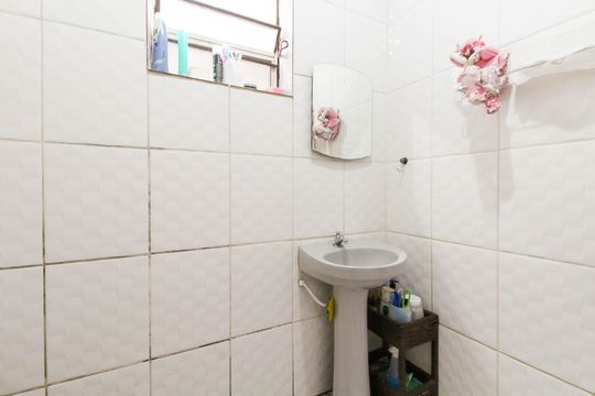 Banheiro de casa à venda com 2 quartos, 36m² em Mato Grande, Canoas