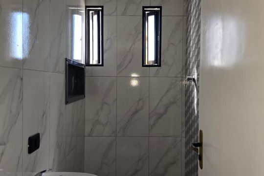 Banheiro Social de kitnet/studio para alugar com 2 quartos, 34m² em Jardim Presidente Dutra, Guarulhos