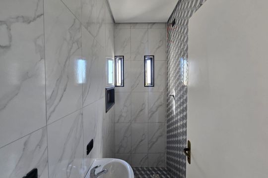 Banheiro Social de kitnet/studio para alugar com 2 quartos, 34m² em Jardim Presidente Dutra, Guarulhos