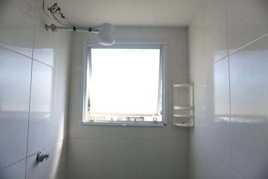 Banheiro de apartamento à venda com 2 quartos, 52m² em Vila Nova Curuca, São Paulo