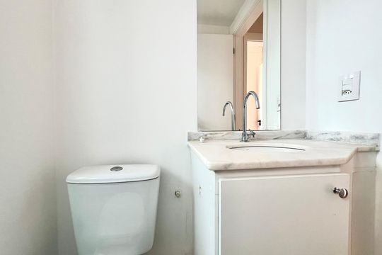 Banheiro Social de apartamento à venda com 2 quartos, 60m² em Serrano, Belo Horizonte