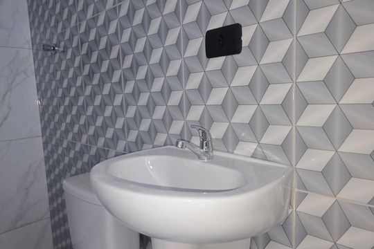 Banheiro Social de kitnet/studio para alugar com 1 quarto, 40m² em Jardim Presidente Dutra, Guarulhos