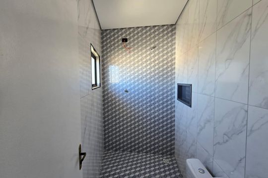Banheiro Social de kitnet/studio para alugar com 2 quartos, 47m² em Jardim Presidente Dutra, Guarulhos